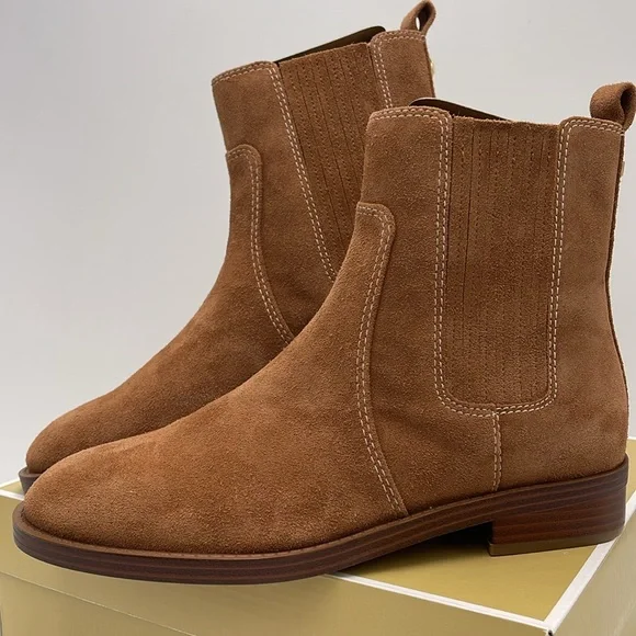 MICHAEL KORS ELLA FLAT BOOTIE SUEDE
49F4ELFE5S
LUGGAGE - Picture 7 of 16